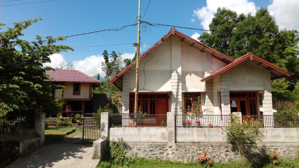 Radiya Guesthouse Сембалун Лаванг Экстерьер фото